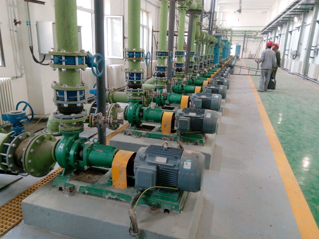 青海格爾木客戶IHF襯氟離心泵使用現(xiàn)場(chǎng)